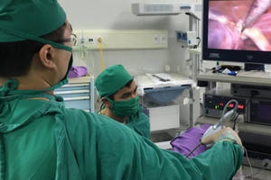 Quảng Ninh: Phẫu thuật nội soi lấy vòng tránh thai "lạc" trong ổ bụng nữ bệnh nhân
