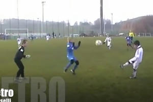 Sửng sốt với kỹ năng của thần đồng bóng đá Pietro Tomaselli