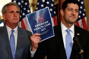 Ông Trump hoan hỉ vì sắp chính thức "khai tử" Obamacare