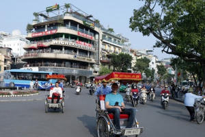 Có nên mạo hiểm đón khách quốc tế?