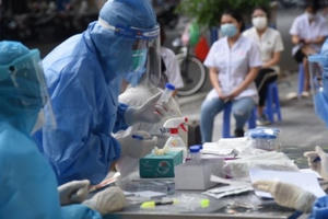 Thêm gần 13.000 trường hợp nhiễm Covid-19, hơn một nửa số ca trong cộng đồng