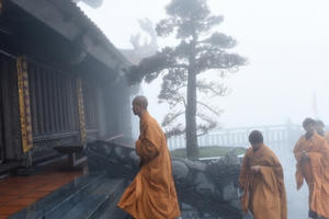 Mừng lễ Phật đản 2018, cáp treo Fansipan tặng vé tới quý Tăng Ni cả nước