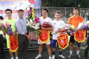 Khai mạc "Cúp bóng đá Đoàn Kết" chào mừng 62 năm giải phóng Thủ đô