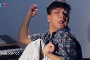 Rơi nước mắt với ca khúc 'Giờ con mới biết' của chàng nhạc sĩ bị bại não