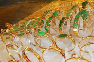 Giá vàng hôm nay 24/12: Đón Giáng sinh, giá vàng tăng mạnh