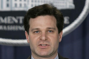 Thách thức của tân Giám đốc FBI