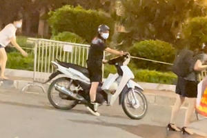 Hà Nội lập 20 chốt chặn ven Hồ Tây ngăn người dân tụ tập, đạp xe, chụp ảnh