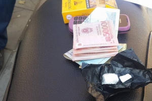 Mang theo ma túy, bỏ cả xe máy chạy trốn khi gặp 141