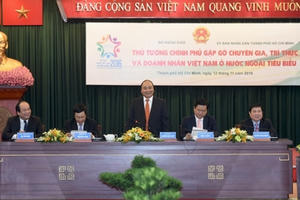 Thủ tướng Nguyễn Xuân Phúc gặp chuyên gia, doanh nhân Việt Nam tiêu biểu ở nước ngoài