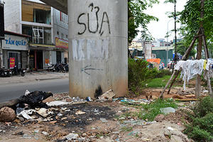 Nhếch nhác gầm đường sắt trên cao Cát Linh - Hà Đông