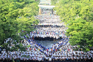 “Trường học cư xử như… phở mắng, cháo chửi?”