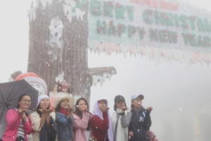 Cận cảnh giáng sinh diệu kỳ trên đỉnh Bà Nà