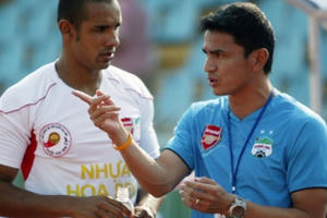 Lộ khao khát vô địch, Kiatisuk ra "yêu sách" gì cho bầu Đức