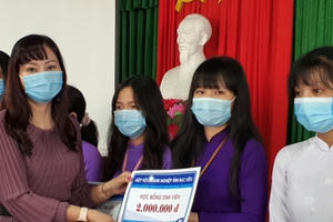 Doanh nhân Bạc Liêu chia sẻ khó khăn với sinh viên mùa dịch COVID-19