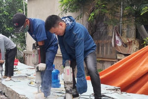 'Chợ người' ký sự: Đồng tiền, mồ hôi, nước mắt