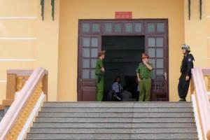 Đang xét xử vụ án nâng điểm thi THPT Quốc gia ở Hoà Bình