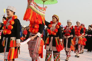 Bản sắc truyền thống “soi đường” thời trang Việt trên trường quốc tế