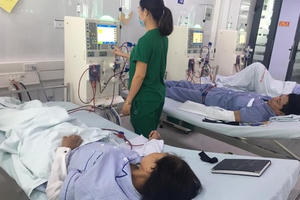 Vì sao người Việt mới 25 – 30 tuổi đã gắn cả đời với máy chạy thận?