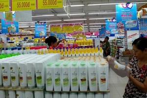 Tràn lan mỹ phẩm độc hại vẫn được bày bán công khai