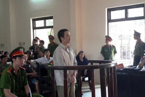 Cho rằng cáo trạng không đúng sự thật, bị cáo "đấu khẩu" với Viện Kiểm sát giữa tòa