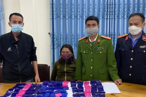 Chồng đi tù vì "hàng trắn", vợ lại tiếp tục bị bắt khi đang mang 18.000 viên ma túy tổng hợp