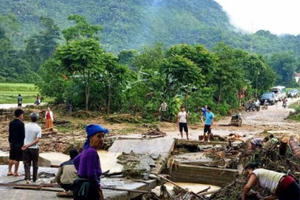 Mưa lớn, lũ đổ về càn quét huyện miền núi Nghệ An