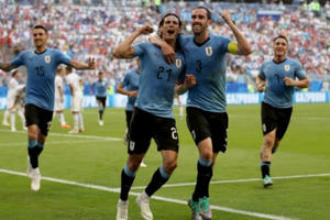 Uruguay "vặt lông" gấu trắng Nga với 3-0 giành ngôi đầu bảng A Uruguay "vặt lông" gấu trắng Nga với 3-0 giành ngôi đầu bảng A