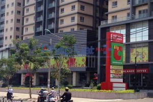 Dự án 99 Nguyễn Thị Thập: Nghi án "cầm đèn chạy trước ô tô?"