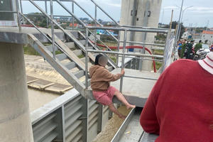 Giải cứu phụ nữ mang thai 7 tháng có ý định nhảy cầu ở Thanh Hóa