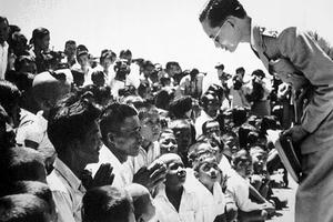 Vì sao Quốc vương Thái Lan được người dân yêu quý hết mực?