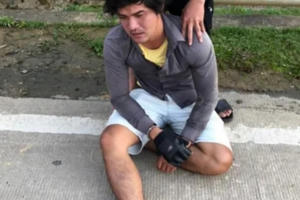 Nam thanh niên trốn kiểm tra y tế còn tấn công CSGT