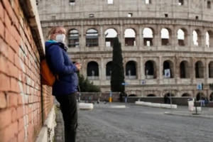 Hơn 54,2 triệu ca mắc, nhiều nước châu Âu áp dụng phong tỏa,130 sĩ quan mật vũ Mỹ cách ly Hơn 54,2 triệu ca mắc, nhiều nước châu Âu áp dụng phong tỏa,130 sĩ quan mật vũ Mỹ cách ly