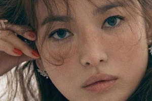 Song Hye Kyo đẹp mơ màng trên tạp chí Elle hậu ly hôn