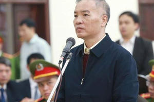 Cựu Chủ tịch MobiFone khóc nghẹn xin giảm nhẹ cho thuộc cấp