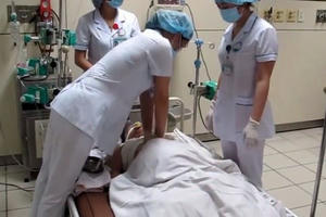 Vụ nghi sốc phản vệ chạy thận ở Hòa Bình: Bộ Y tế lại có công văn khẩn