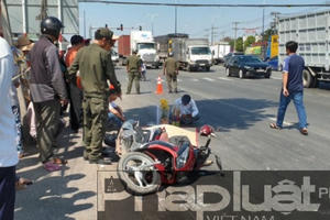 Bình Dương: Va chạm với xe đầu kéo, 1 người tử vong Bình Dương: Va chạm với xe đầu kéo, 1 người tử vong