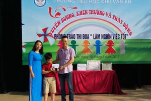 Tuyên dương học sinh lớp 4 trả lại 50 triệu đồng nhặt được