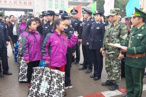 Loạt cô gái Việt cả tin bị lừa sang vùng núi Trung Quốc bán thân