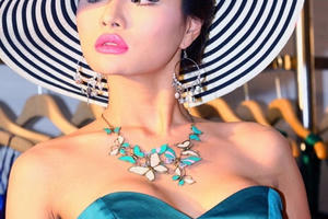 Kết hợp trang sức thế nào khi mặc váy?