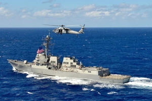 Trung Quốc cử máy bay, tàu chiến bám đuôi tàu Mỹ tuần tra Biển Đông