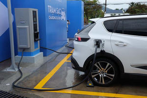 Hà Nội chuyển đổi 100% taxi chạy xăng, dầu sang xe điện vào năm 2030