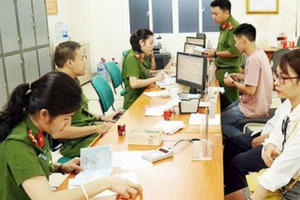 Hà Nội đẩy mạnh việc cấp thẻ căn cước công dân