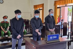 Tổ chức cho người khác vượt biên trái phép, nhận 15 năm tù