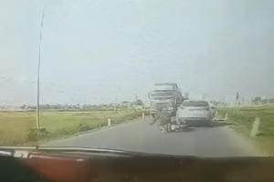 Thót tim khi xem clip nam thanh niên suýt bị tử thần “nhai nát”