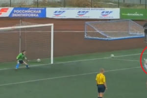 [Clip]: Pha đá penalty "khác người" chỉ có trong...truyện tranh