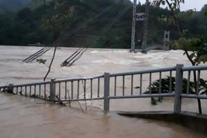 Thanh Hóa: Vỡ đê, hàng ngàn người cô lập, lũ các sông lên nhanh