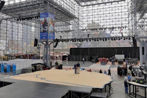 Trump và Clinton đặt tiệc đêm bầu cử gần nhau