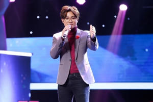 Giọng hát Việt 2017 tập 11: Tùng Anh gây tranh cãi quyết liệt khi hát hit "Gửi anh xa nhớ" bằng giọng nữ