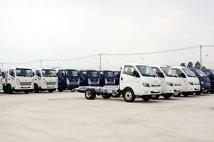 Ế nặng hàng vạn chiếc: Bán giá chát, buôn ô tô nguy cơ phá sản