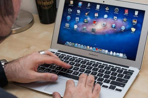 Macbook Pro 15 inch sẽ được mang lên máy bay từ 15/11